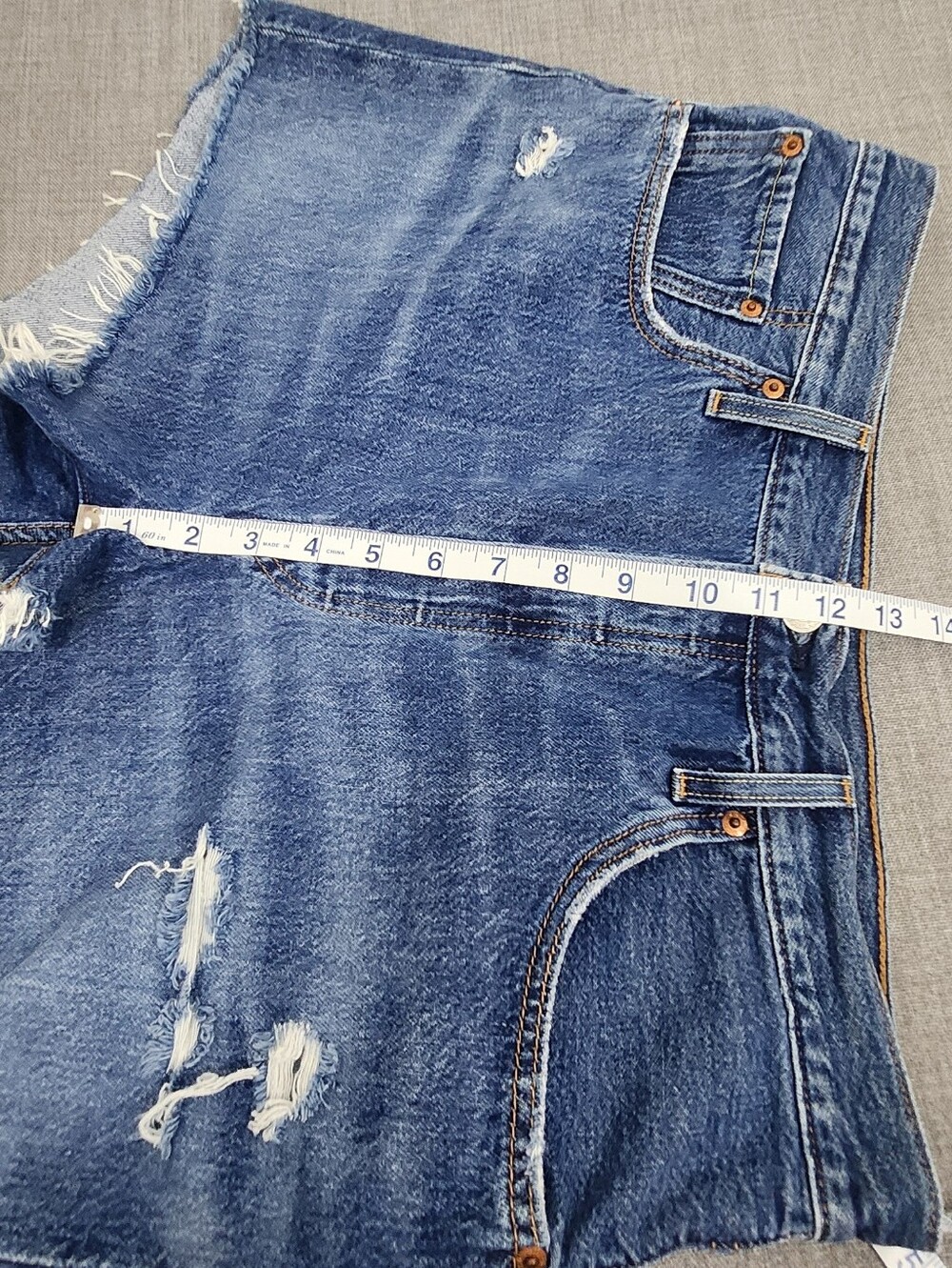 Levis 501 Button Fly 100% Cotton Distressed Style Denim Jean Shorts. 33 - Picture 8 of 8